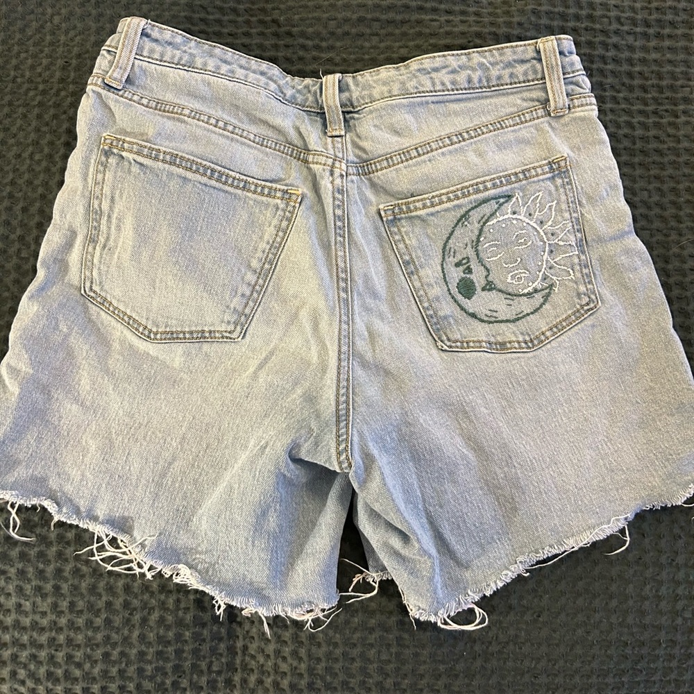 Hand-Embroidered Cutoff Jean Shorts Size 6/28